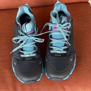 Under Armour Women's Black and Teal Athletic Shoes